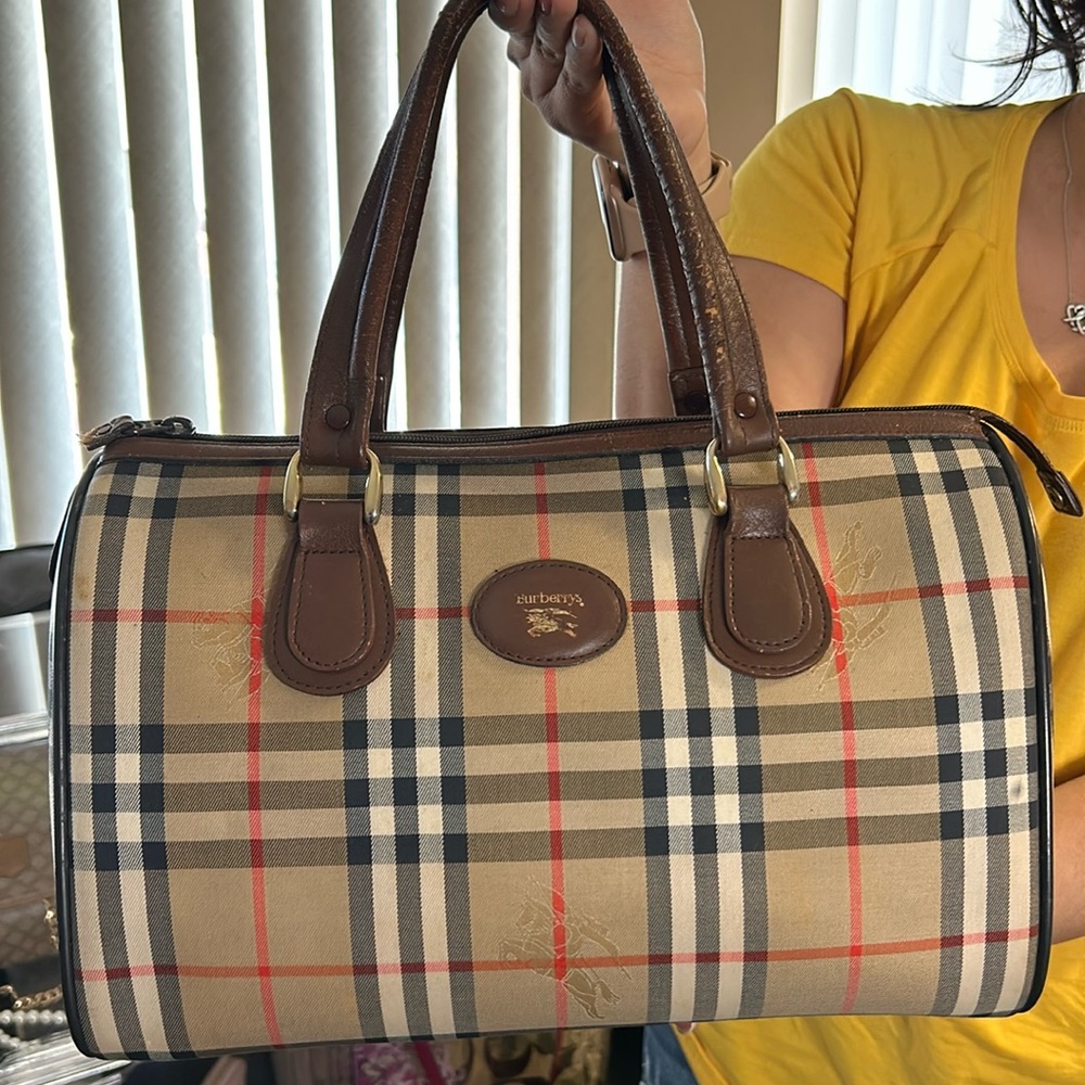 Burberry Tote (wear On Handles)